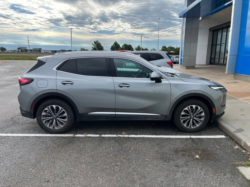Used 2025 Buick Envision Preferred AWD/4WD image 3