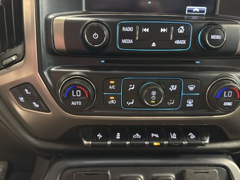 Used 2018 GMC Sierra 2500 Denali w/ Suspension Package, Off-Road AWD/4WD image 24