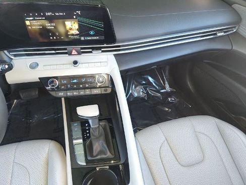 Used 2025 Hyundai Elantra Limited image 17