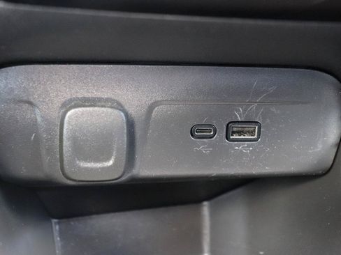 Used 2025 Chevrolet Trax LT FWD image 32