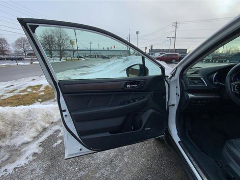 Used 2018 Subaru Outback 2.5i Limited image 19