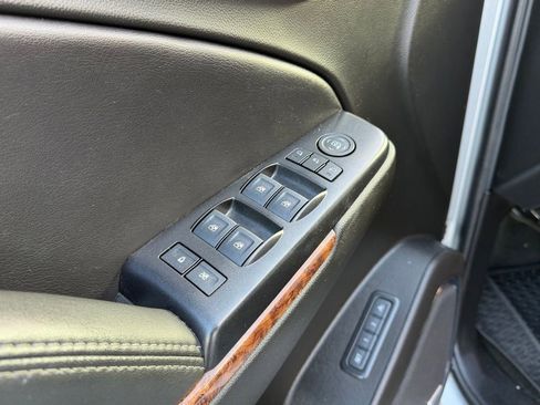 Used 2018 Chevrolet Tahoe Premier AWD/4WD image 15