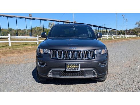 Used 2020 Jeep Grand Cherokee Laredo w/ Laredo X Package image 2