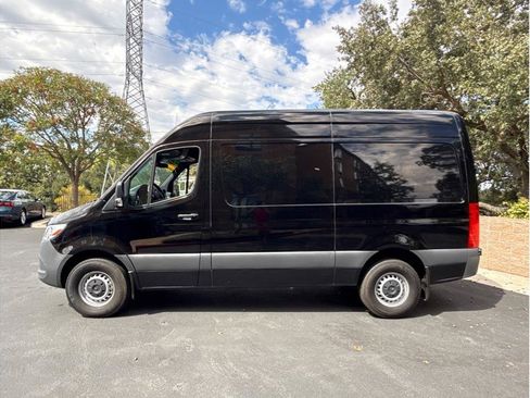 Used 2023 Mercedes-Benz Sprinter 2500 image 2