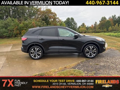 Used 2022 Ford Escape SE w/ SE Sport Appearance Package image 6