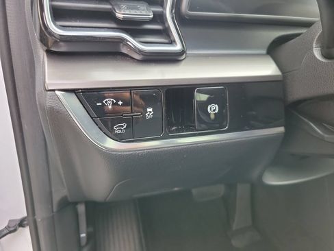 Certified 2025 Kia Sportage EX w/ Premium Package FWD image 19