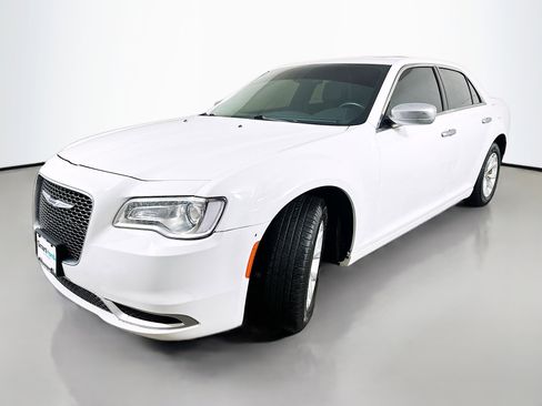 Used 2016 Chrysler 300 Limited image 3