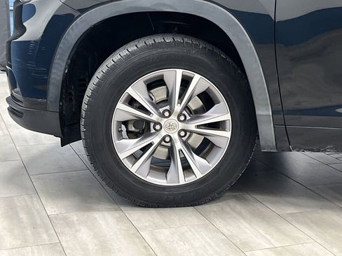 Used 2015 Toyota Highlander XLE image 38