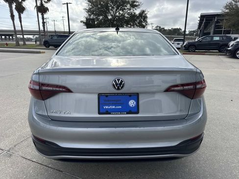 Used 2024 Volkswagen Jetta SE FWD image 6