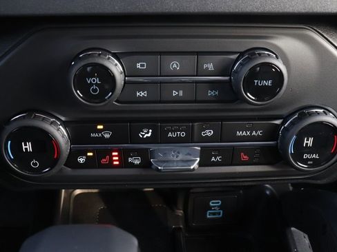 New 2025 Ford Bronco Badlands image 24