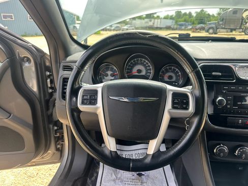 Used 2013 Chrysler 200 Touring FWD image 17