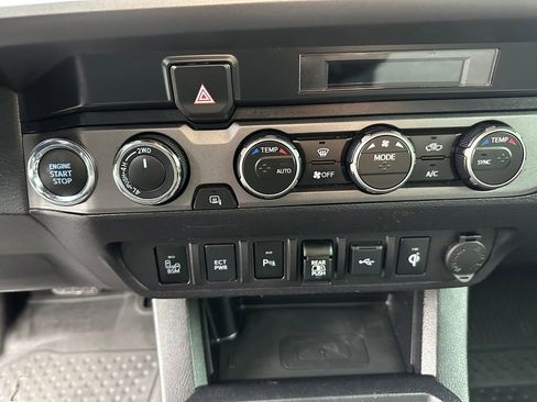 Used 2021 Toyota Tacoma TRD Off-Road w/ Technology Package image 17