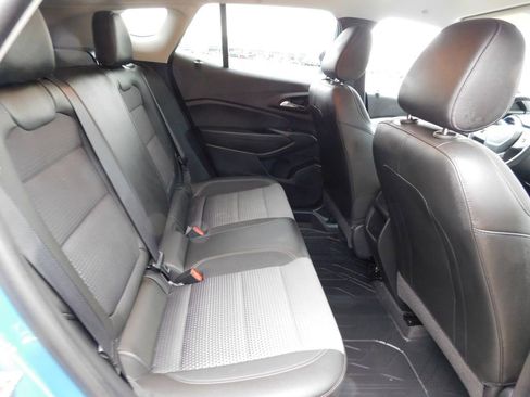 Certified 2025 Chevrolet Trax LT w/ Driver Confidence Package image 5