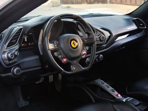 Used 2018 Ferrari 488 GTB image 12