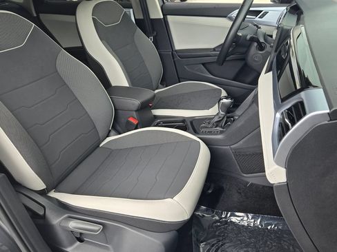 Certified 2026 Volkswagen Taos SE w/ Panoramic Sunroof Package FWD image 19