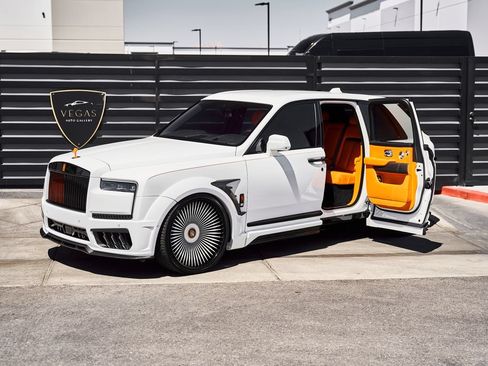 Used 2026 Rolls-Royce Cullinan AWD/4WD image 18