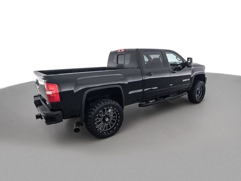 Used 2018 GMC Sierra 2500 SLT w/ All Terrain HD Package image 5