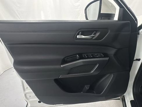 Used 2024 Nissan Pathfinder SL w/ SL Premium Package image 19