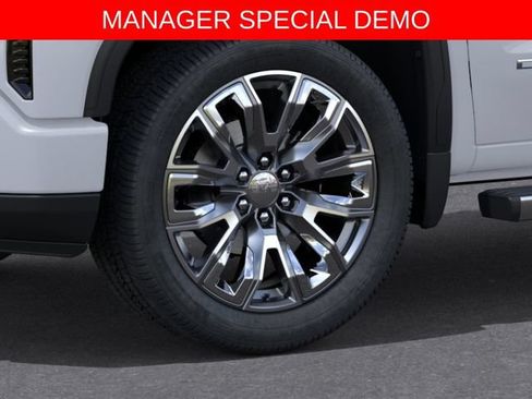 Used 2026 GMC Sierra 1500 Denali w/ Denali Reserve Package AWD/4WD image 9