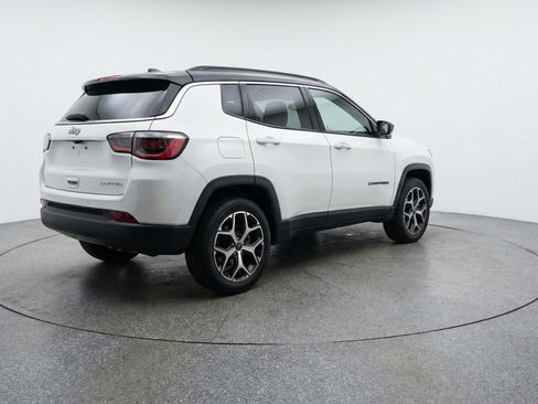 Used 2025 Jeep Compass Limited image 9