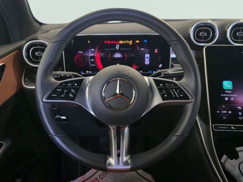 Used 2025 Mercedes-Benz GLC 300 4MATIC image 14