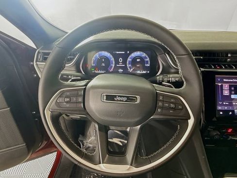 New 2025 Jeep Grand Cherokee L Laredo image 11