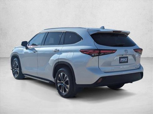 Used 2022 Toyota Highlander XLE image 7