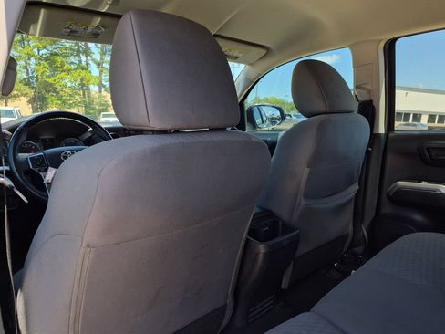 Used 2022 Toyota Tacoma SR5 RWD image 30