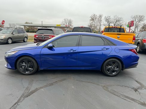 Used 2023 Hyundai Elantra SEL image 3