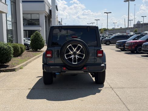 Used 2024 Jeep Wrangler Unlimited w/ LED Headlamp & Fog Lamp Group AWD/4WD image 6