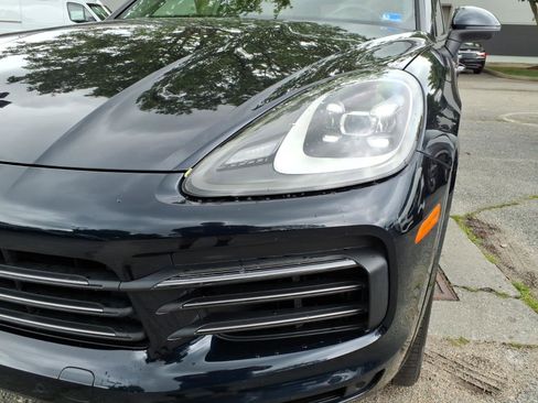 Used 2023 Porsche Cayenne Platinum Edition AWD/4WD image 2