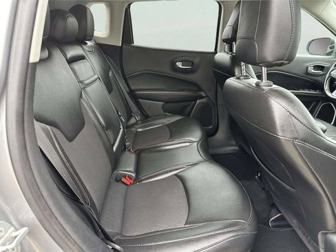 Used 2019 Jeep Compass Latitude w/ Cold Weather Group FWD image 16