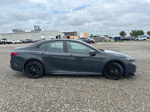 Used 2025 Toyota Camry SE FWD image 11