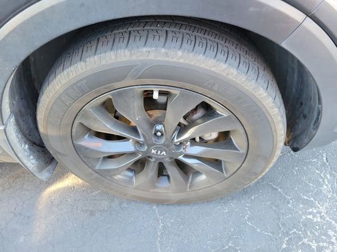 Used 2019 Kia Sorento S AWD/4WD image 9