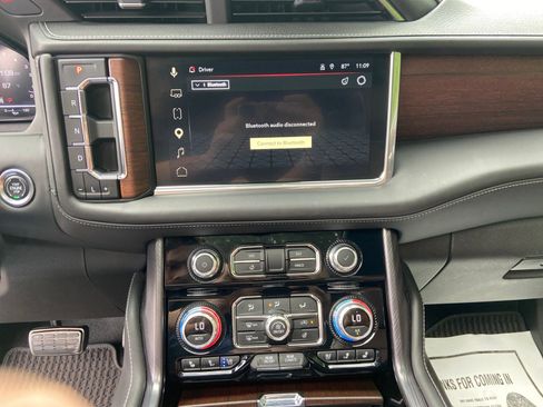 Used 2023 GMC Yukon Denali Ultimate AWD/4WD image 23