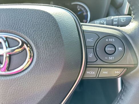 Used 2023 Toyota RAV4 SE image 31