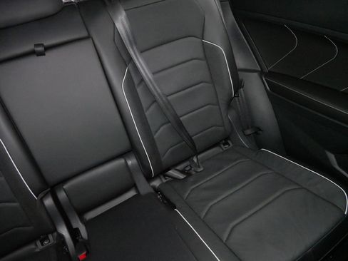 Certified 2022 Volkswagen Tiguan SEL R-Line image 14