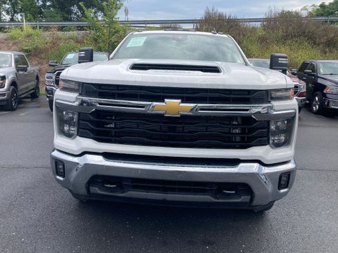 Used 2026 Chevrolet Silverado 3500 LT AWD/4WD image 3