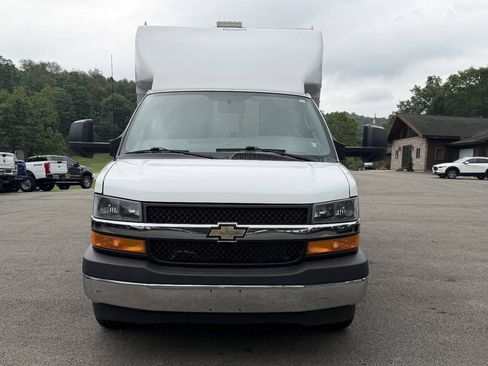 Used 2022 Chevrolet Express 3500 w/ Power Convenience Package RWD image 3