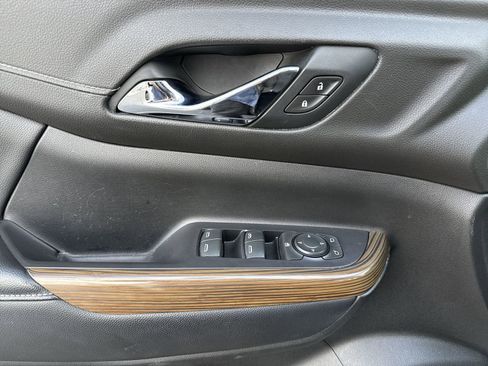 Used 2020 GMC Acadia SLE image 14