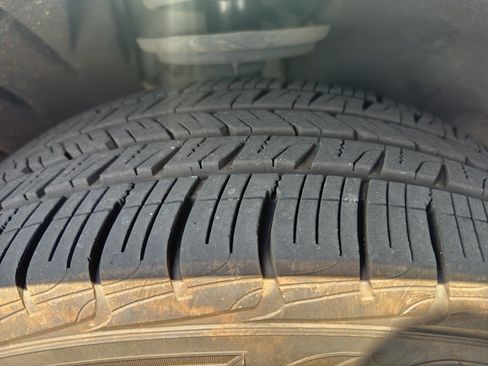 Used 2018 GMC Acadia Denali w/ Technology Package FWD image 4