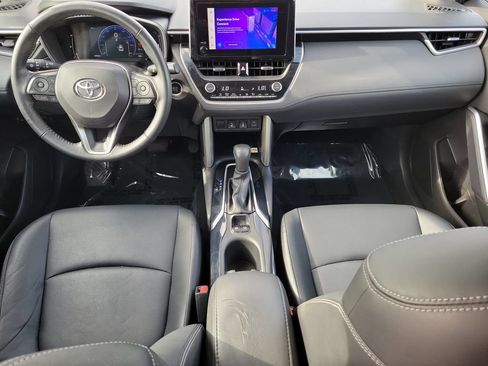 Used 2023 Toyota Corolla Cross XLE w/ Convenience Package FWD image 9