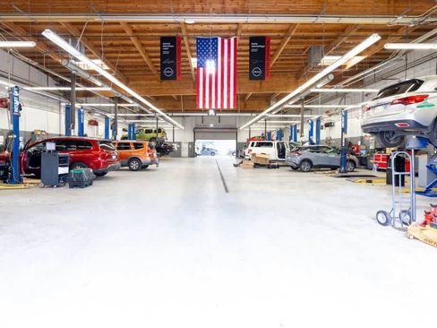 Used 2025 Chevrolet Silverado 1500 LT RWD image 36