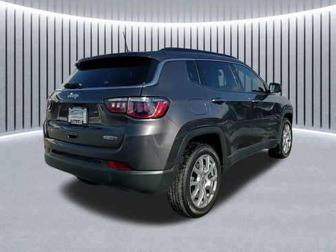 Used 2023 Jeep Compass Latitude AWD/4WD image 9