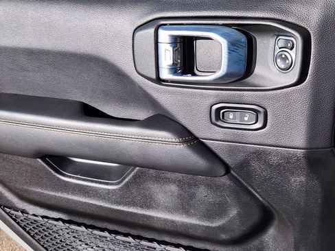 Used 2023 Jeep Gladiator Overland image 6