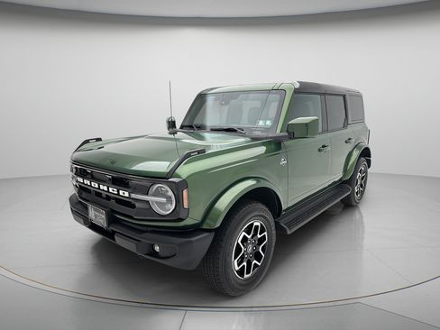 Used 2025 Ford Bronco Outer Banks AWD/4WD image 3