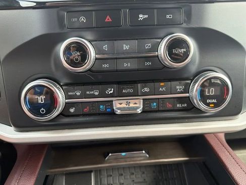 Used 2024 Ford Expedition Max Limited AWD/4WD image 30