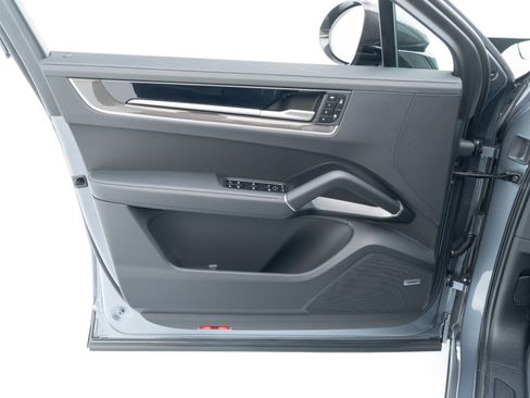 New 2026 Porsche Cayenne GTS image 21