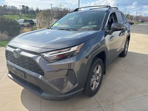 Used 2022 Toyota RAV4 XLE image 3
