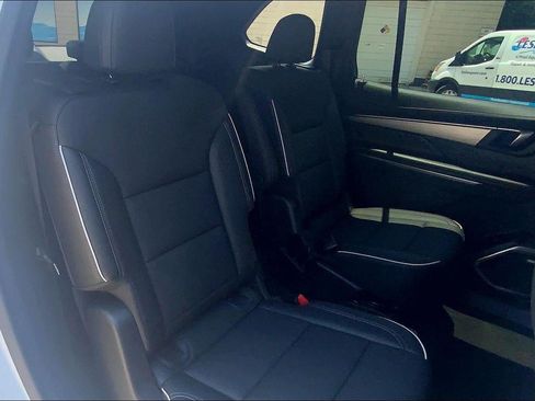 Used 2025 Buick Enclave Preferred FWD image 24